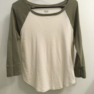 Mossimo raglan-style top. Size M